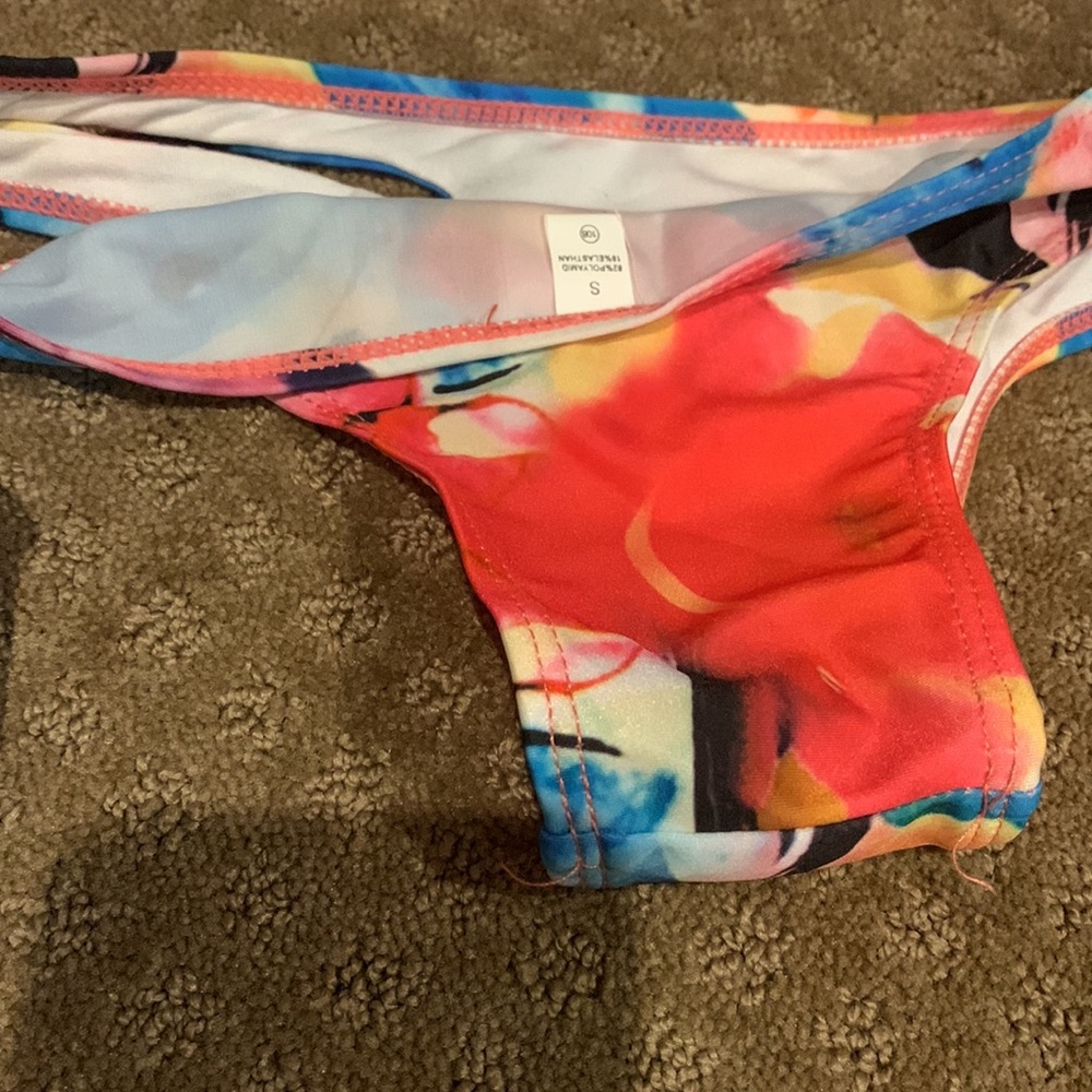 Boohoo Bundle Of Bikini’s Size Small. Navy White Halter Top/Floral One Shoulder - Picture 6 of 7
